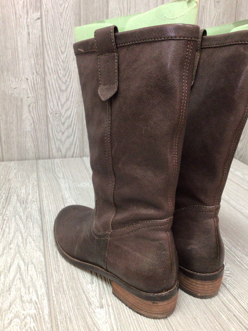 Salvia Boots Size 9